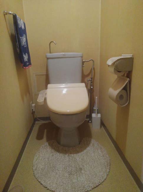 2階のトイレが上品な快適トイレに変身しましたbefore