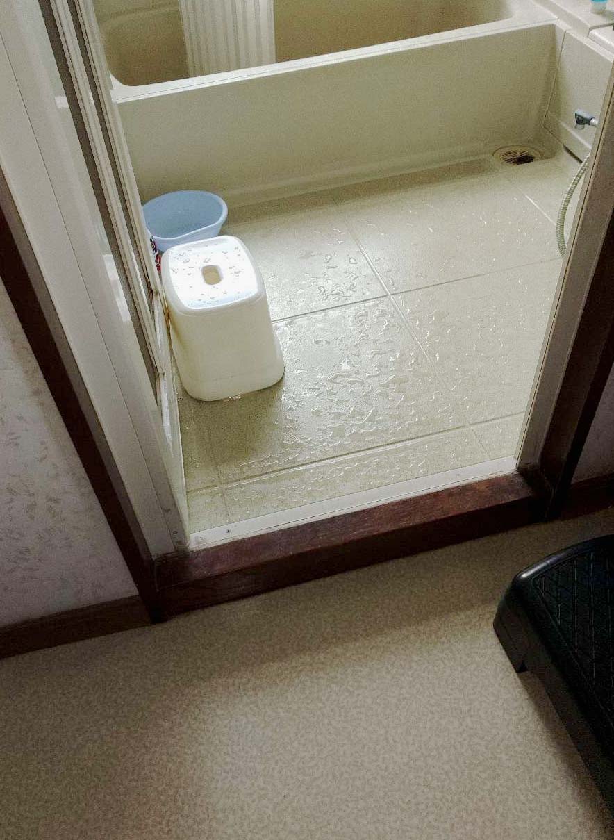 浴室ドアの段差を解消before