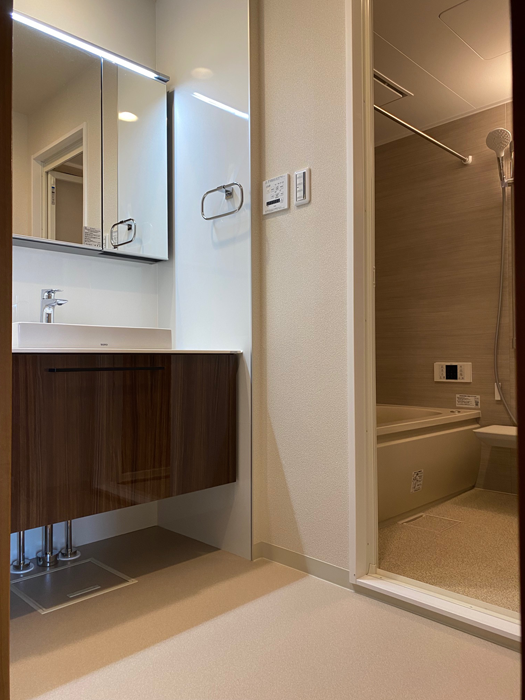 洗面室と浴室をカラーコーディネイト