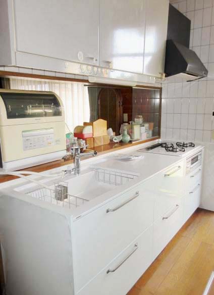 キッチンの下台のみ交換し、清掃性と収納力がアップしました