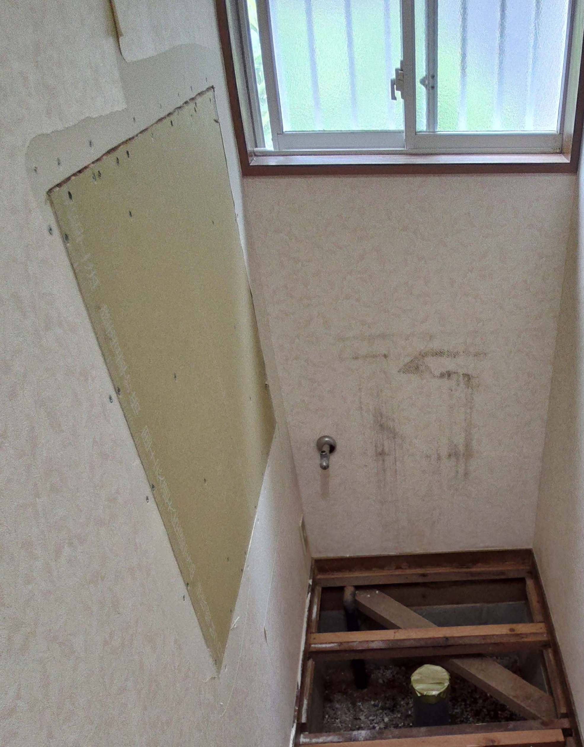 手すりを兼ねた紙巻器before